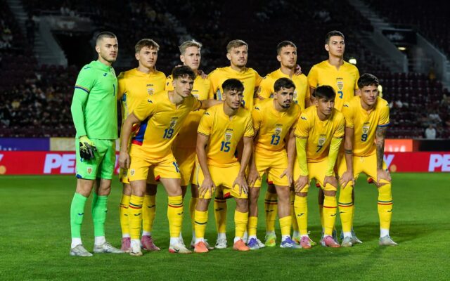 U21 pozează înainte de meci