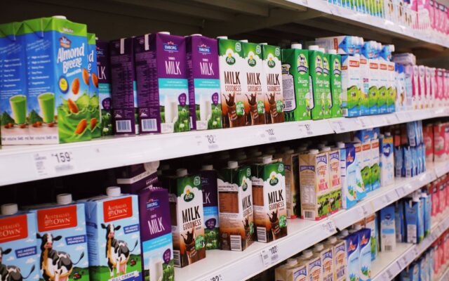 Produse lactate pe rafturi