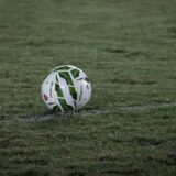 Minge pe terenul de fotbal