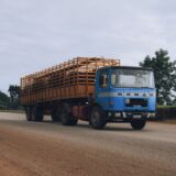 Camion în trafic pentru testare