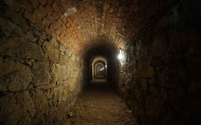 Tunelul lui Eupalinos s-a întâlnit cu doar 4 centimetri abatere. Cum au reușit constructorii antici