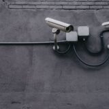 Una din cinci școli nu are sisteme de securitate, iar poliția își mută patrulele spre risc