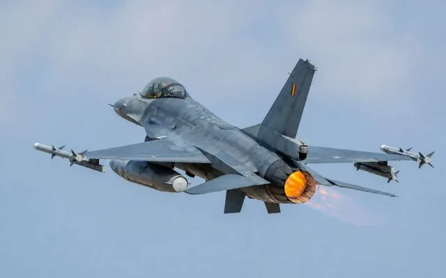 Avion de vânătoare în decolare