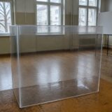Urnă transparentă pentru alegeri parlamentare