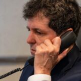 Alexandru Nazare la telefon