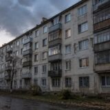Bloc de locuințe după atacuri