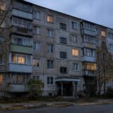 Bloc de apartamente în amurg