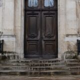 Intrarea principală în sediul instanței