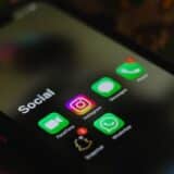 De la ce vârstă ar urma să fie interzis accesul copiilor la social media? Presiune pe România, printre singurele țări care nu