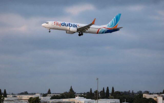 Un avion FlyDubai Boeing în zbor