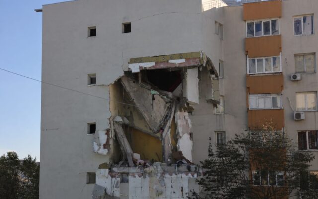 Demolarea blocului avariat