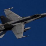 Avion militar pregătit pentru interceptare