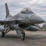Avion F-16 pentru drone doborâte