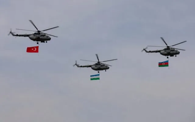 Elicoptere la un exercițiu militar