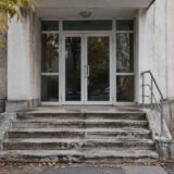 Intrarea în sediul poliției