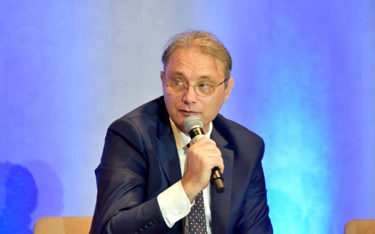 Luca Niculescu negociază cu PSD, PNL și UDMR voturile necesare noului Guvern