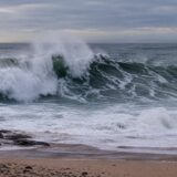 Valuri mari din Atlantic Ocean