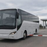 Autobuz alb la punctul Palanca