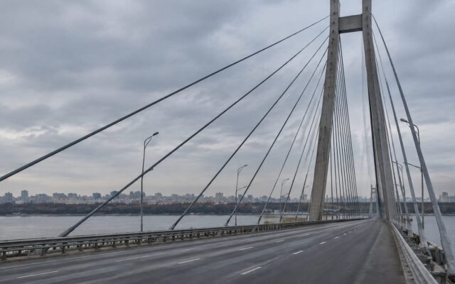 Kyiv’s North Bridge peste Dnipro