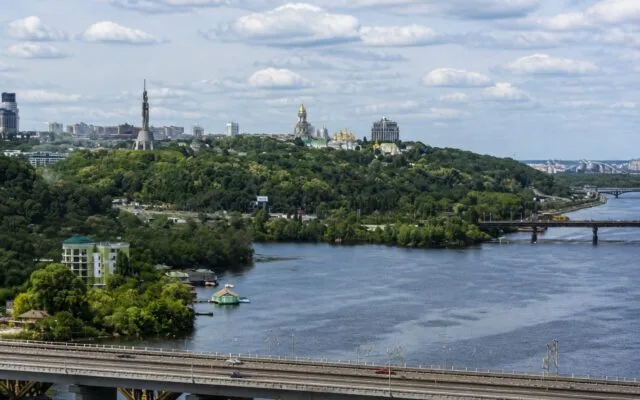 Podurile Kievului peste Dnieper River