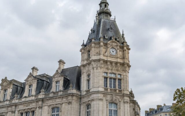 Clădirea istorică a primăriei din orașul francez Limoges înainte de incident