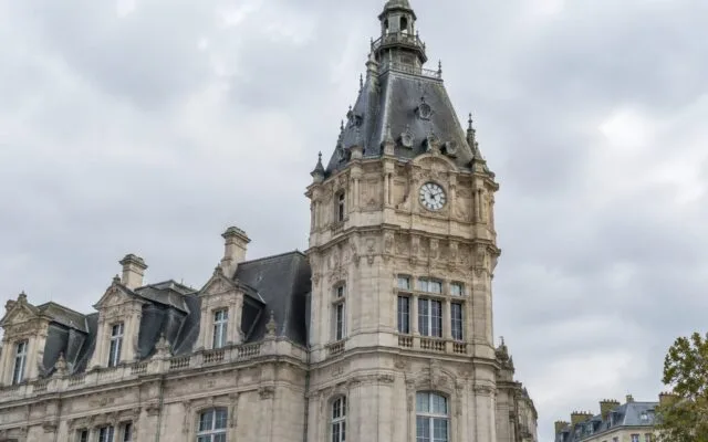 Clădirea istorică a primăriei din orașul francez Limoges înainte de incident