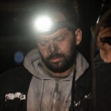Miner protestând în subteran