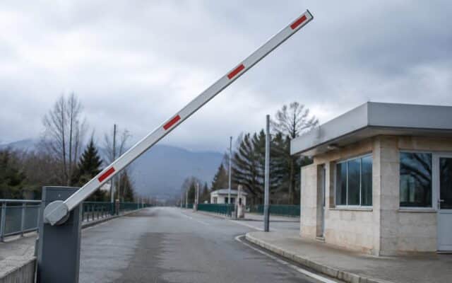 Barieră la trecerea frontierei