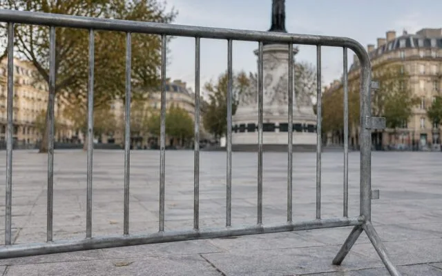 Garduri în Place de la République
