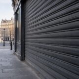 Magazin cu obloane trase în Paris