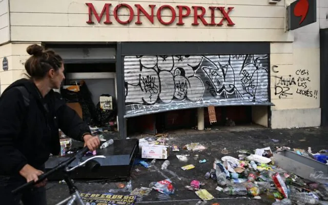 Jefuit în Paris