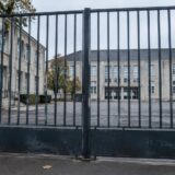 Liceu cu porțile închise