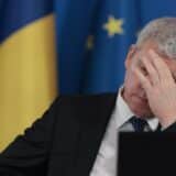 Ministrul afacerilor interne afișează un gest de îngrijorare la un eveniment oficial