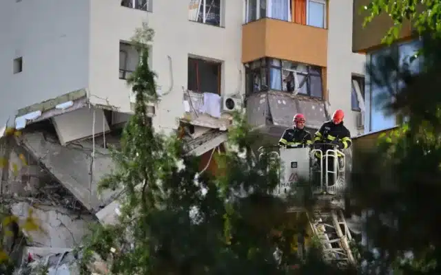 demolare bloc Rahova, Blocul avariat de explozie în Rahova este demolat parțial. Locatarii încă nu pot intra să își ia
