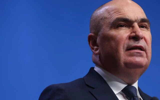 Politician în timpul unui discurs