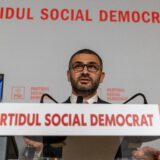 Bărbat vorbind despre indexarea pensiilor