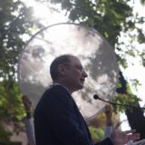 Diplomat român susținând un discurs