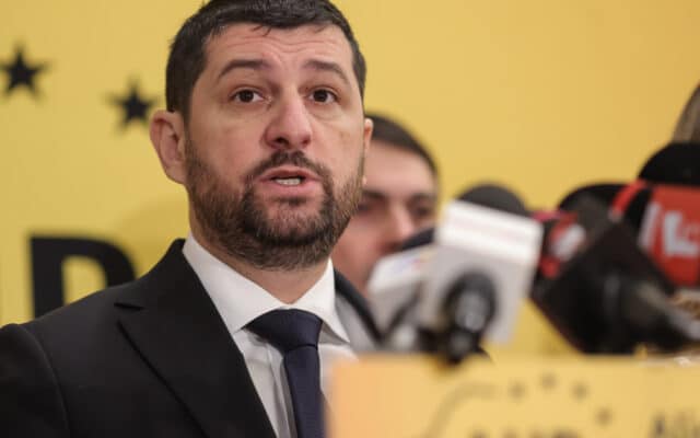 Fondatorul formațiunii politice la microfon
