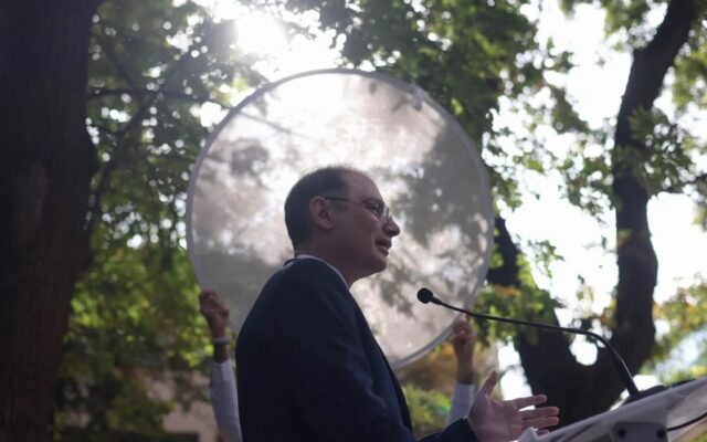 Guvernul Luca Niculescu la microfon