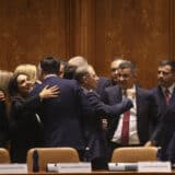 Politicieni discutând reforma administrației