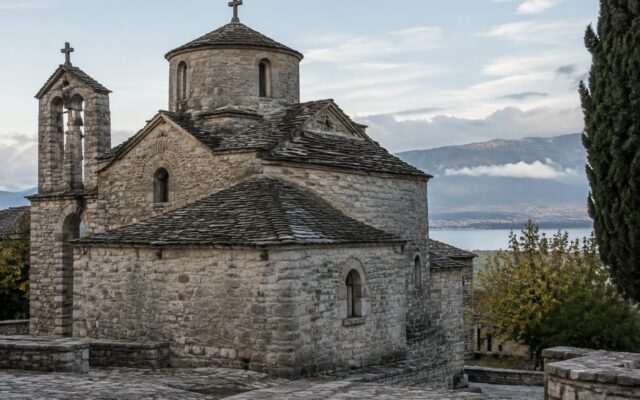 Biserica din Lingiades pentru reparații de război