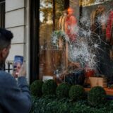 Vitrine sparte în timpul revoltelor