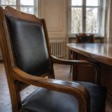 Scaune goale la masa de selecție