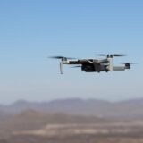 Drone în zbor la graniță