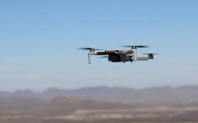 Drone în zbor la graniță