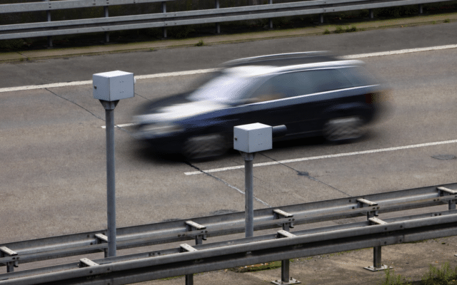 Șoferii riscă amendă de la 10 km/h peste limita de viteză. Marja radarului nu se scade automat