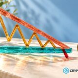 Triunghiul descendent în crypto, ce arată graficul și cum îl tranzacționezi