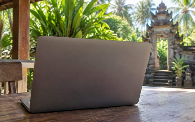 Laptop pentru viza E33G în Bali